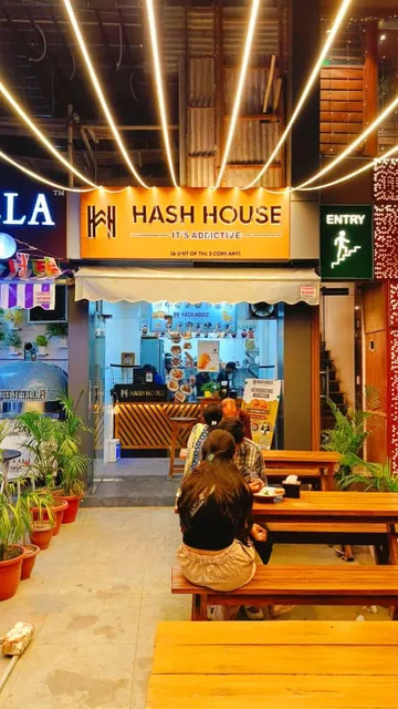 Hash House - Best UFO Burger in C-scheme Jaipur City