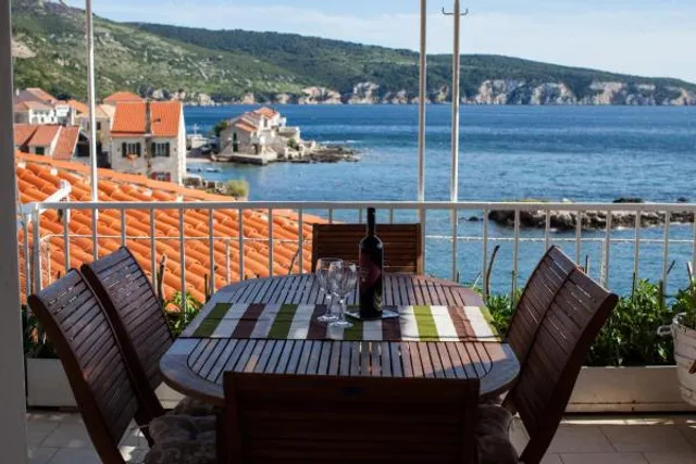 Mira Seafront Guesthouse