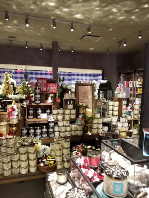 The White Barn Candle Co.