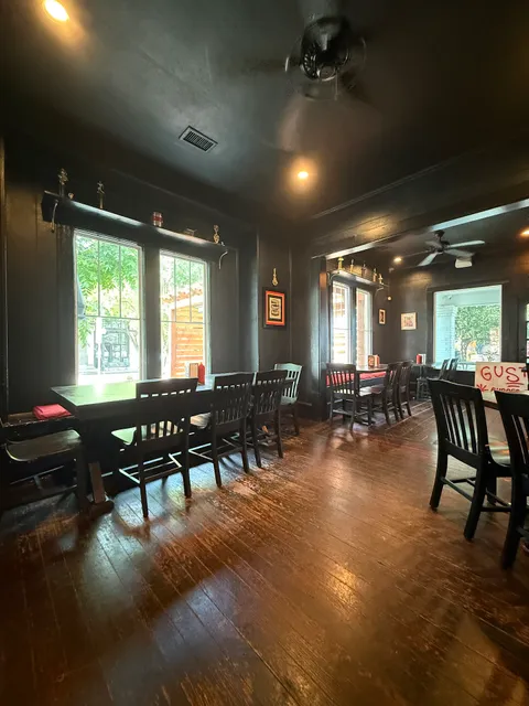 GUSTOS burger bar + more