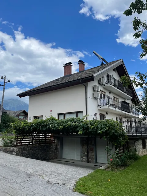 Apartment & rooms Aleksandra