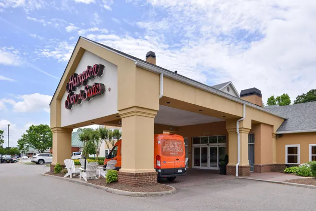 Hampton Inn & Suites Newport News (Oyster Point)