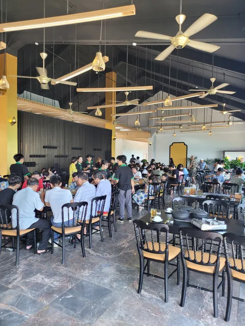 Nhà hàng Cơm Niêu Việt Địa Trung Hải