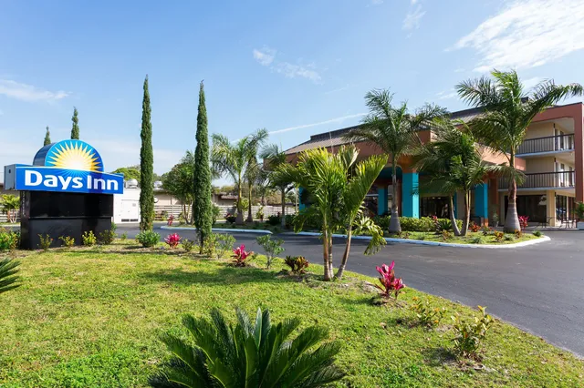 Days Inn by Wyndham Sarasota Bay