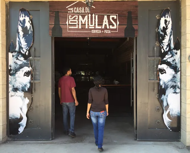 LA CASA DE LOS MULAS // Cerveza Artesanal & Pizza