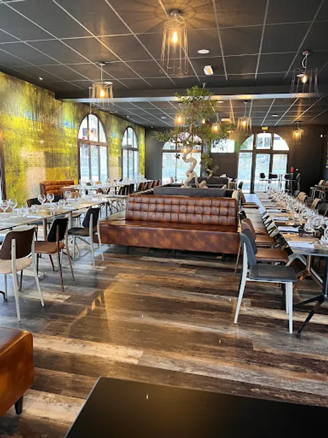 Le Mess - Restaurant Bar Laval