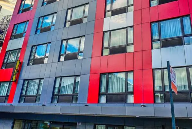 Super 8 by Wyndham Bronx Near Botanical Garden