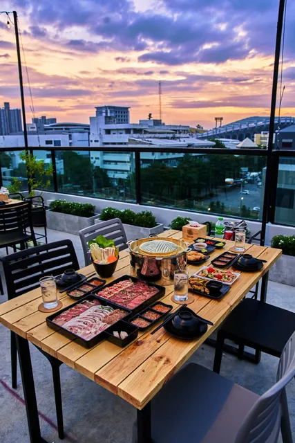 View & Grill Rooftop Bar-B-Q