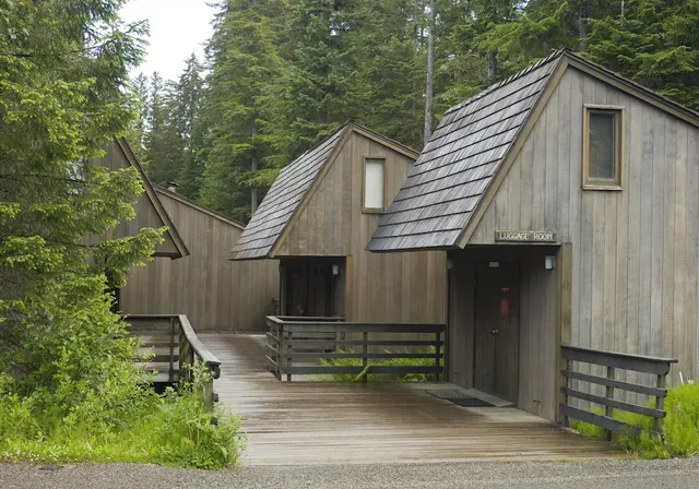 Glacier Bay Lodge & Tours