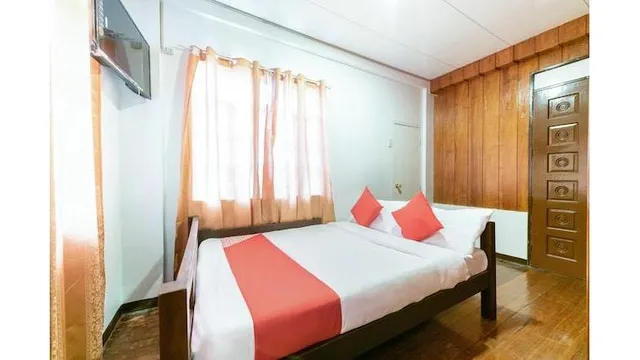 OYO 122 The Peak Pines Pension