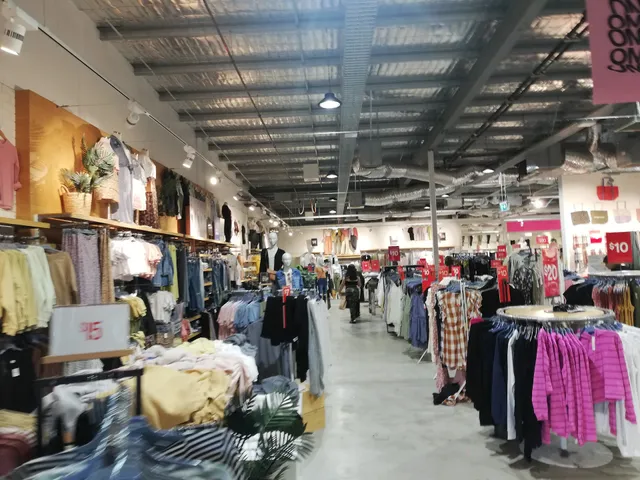 Cotton On Harbour Town Adelaide