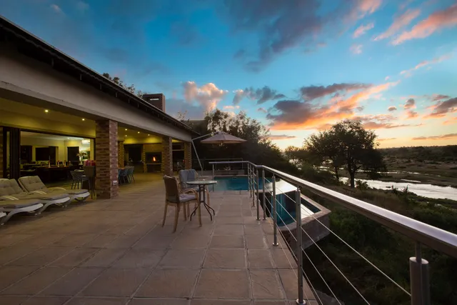 Buffalo Brooke - Self Catering Lodge - Mjejane Game Reserve