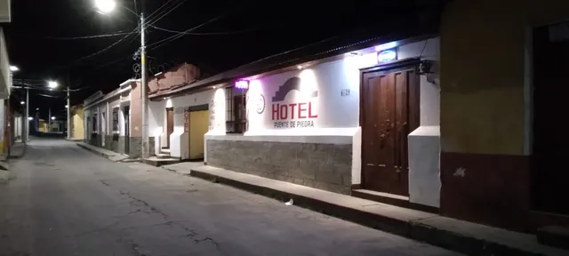 Hotel Puente De Piedra