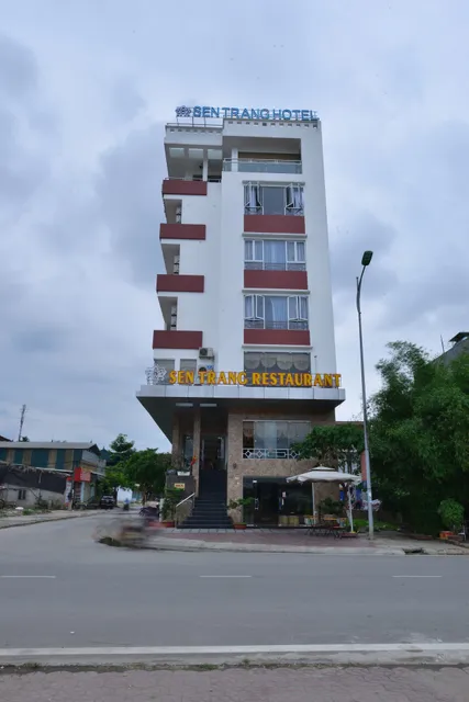 Khách sạn Sen trắng