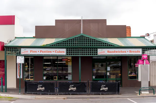 Garlands Cafe & Bakehouse