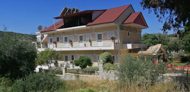 Zozefina Apartments & Studios