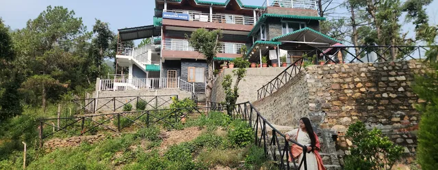 Himalayan Magpie (stay)