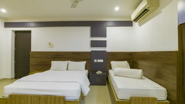 Crescent Inn Navalur