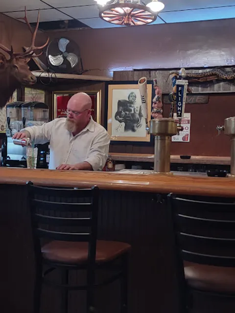 Clyde & Patti's Lounge