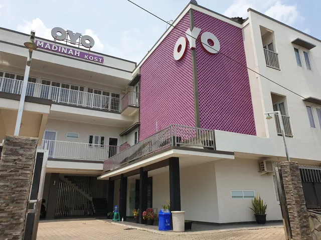 Super OYO 270 Madinah Residence Syariah