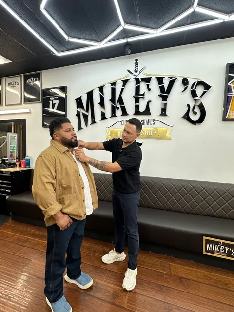 Mikey's Barber Shop La