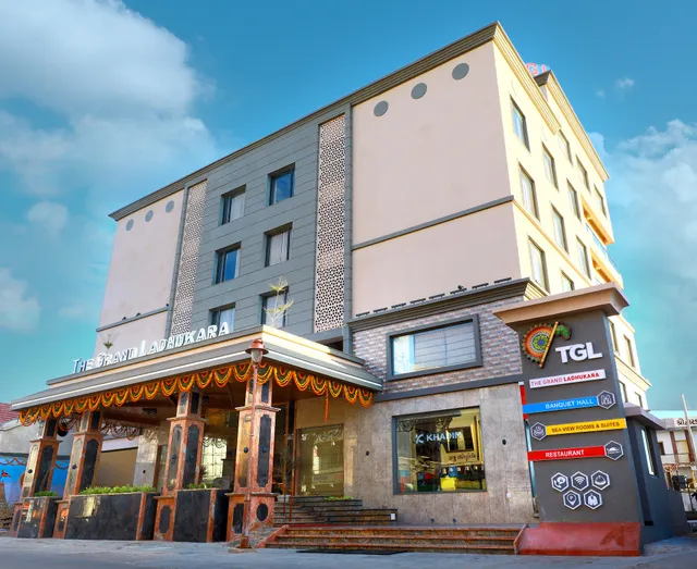 Hotel The Grand Ladhukara