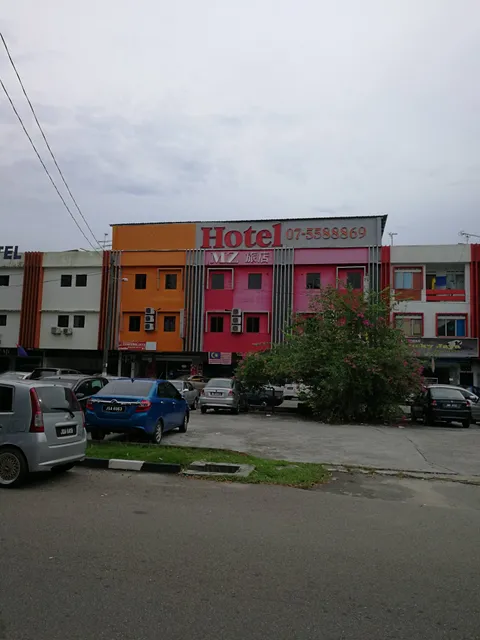 OYO 90273 Mz Hotel