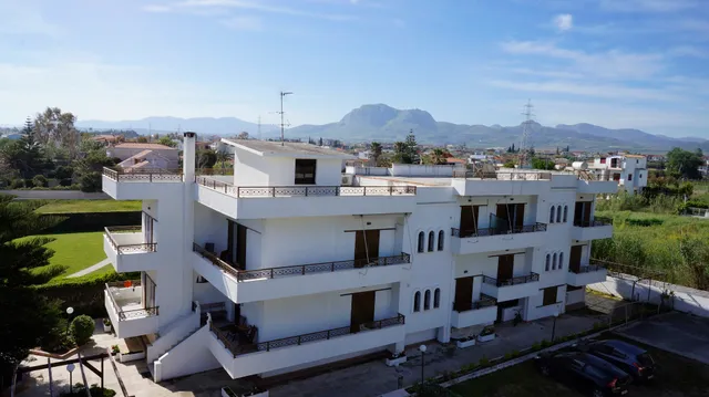 Chris studios & apartments