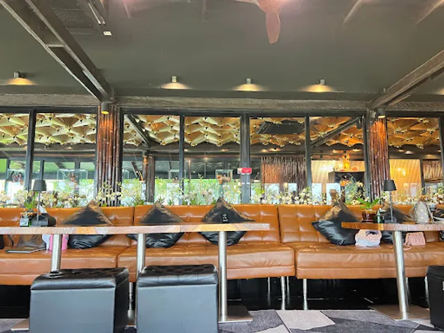 LE JaoJom Café Bistro​ & Bar