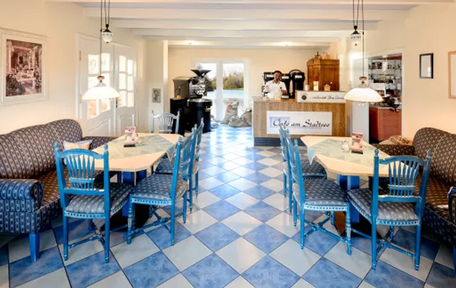 Museum café at the city lake