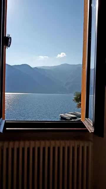Rita's Window: Lake Como in front of you