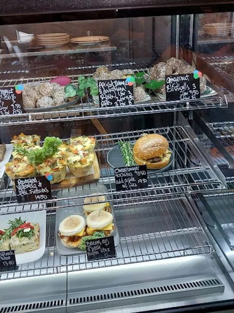 Lola Breakfast Bar And Cafe