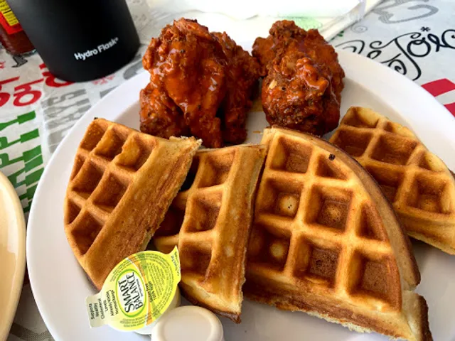 Wing'z, Waffles & More