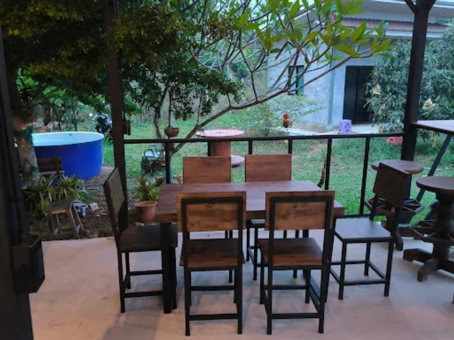 Mon and Kurt's Restaurant (new location at Paradise Hill)