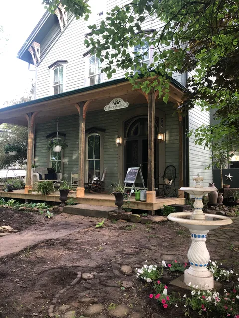 1873 Victorian Rose B & B