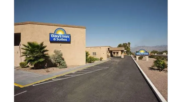 Days Inn & Suites by Wyndham Tucson AZ
