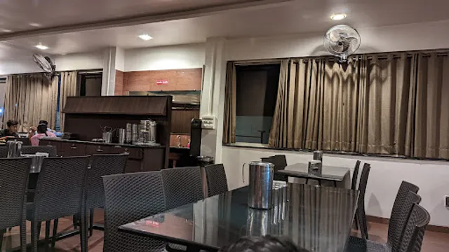 Manas Family Resto & Lounge