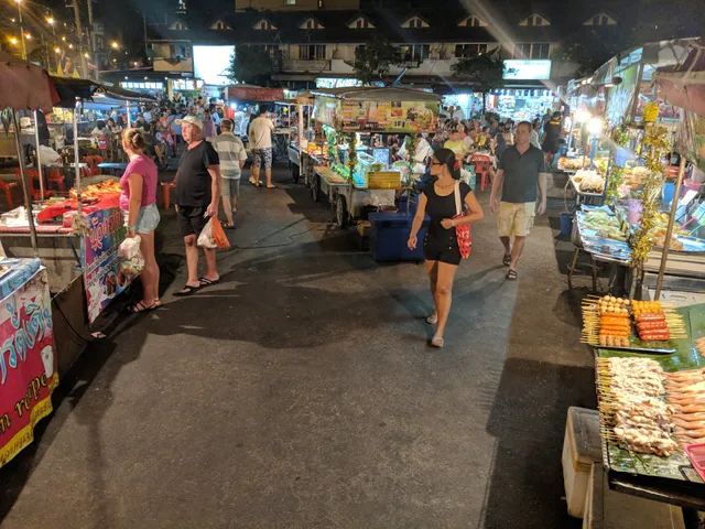 Rompho Market