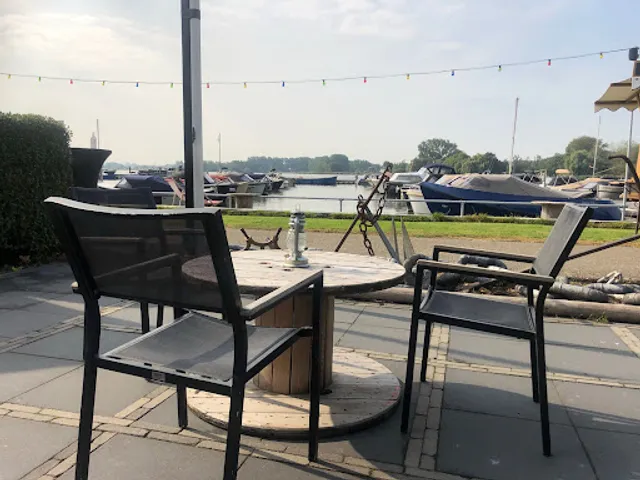 Eetcafé & Terras “DOCK OF THE BAY"