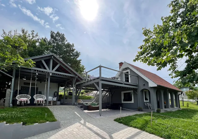 Völgyhíd Village Vendégház