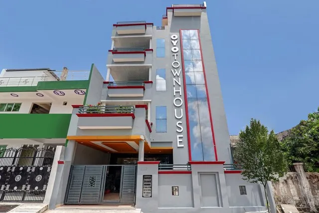 Super Townhouse Swaroop Inn