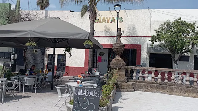 Mayas Bar