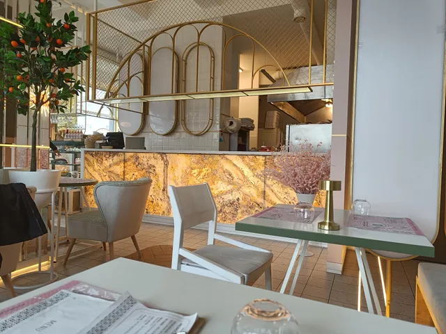 Farina Bistro & Cafe