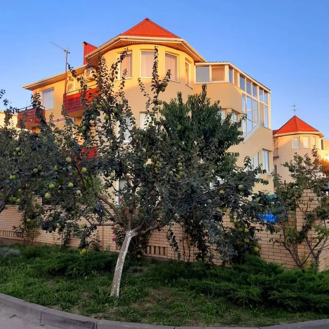 Gostevoy Dom Rozovyy Sad Na Pionerskom Prospekte