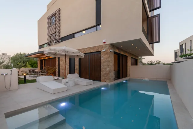 SithoniaRS Luxury Three Floors Villa With Private Pool & Garden