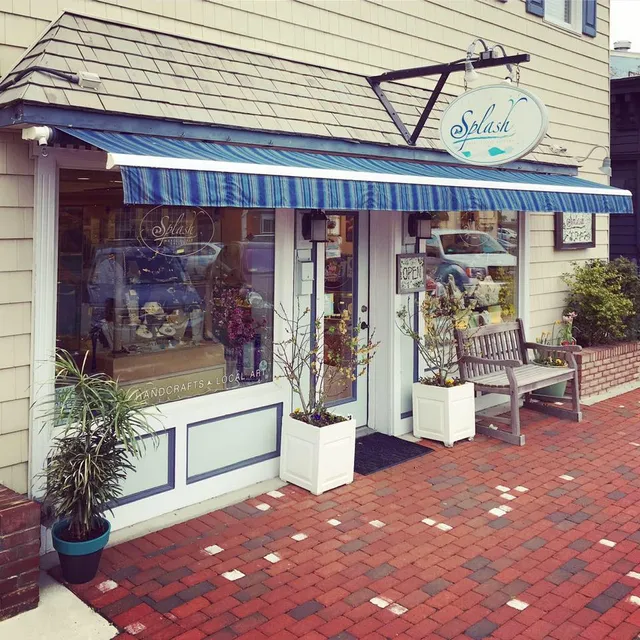 Splash: Whale's Tale Gallery