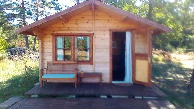 RANCH DU PUITS DE RIQUIER : gîte d'étape cabanes tipis Var Verdon Relais équestre éco-lieu