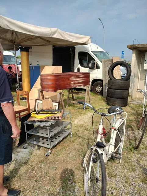 Mercatino delle pulci