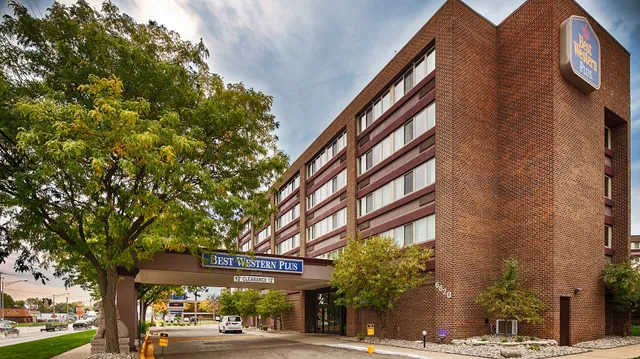 Causeway Bay Lansing Hotel & Convention Center