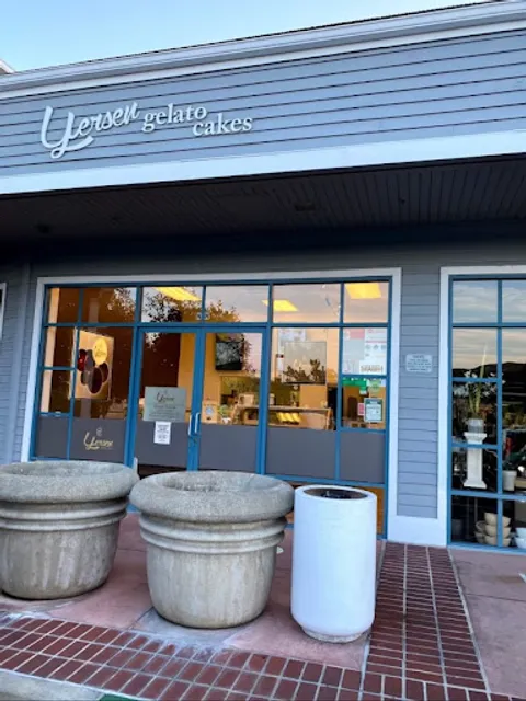Yersen Gelato Cakes